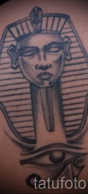 A szfinx tetoválás eredeti változata - szfinx tetováláshoz használható a lábán