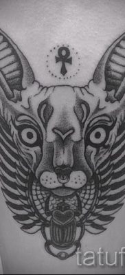 A szfinx tetoválás stílusos változata - szárnyas tetoválással rendelkező szfinxhez használható