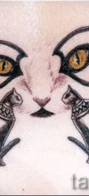 A szfinx tetoválás stílusos változata - felhasználható a szfinx tetoválás jelentésére a lányok számára