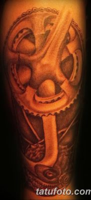 fotó egy fogaskerék tetoválásról, kelt 2017.08.01. №094 - Fogaskerék tetoválás -