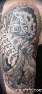 fotó egy fogaskerék tetoválásról, kelt 2017.08.01., 104 - Fogaskerék tetoválás -