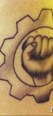 fotó egy fogaskerék tetoválásról, kelt 2017.08.01. # 117 - Fogaskerék tetoválás -