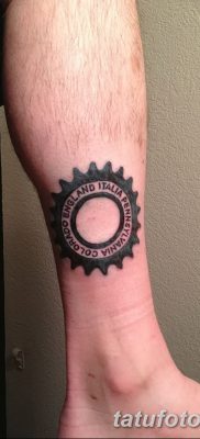 fotó egy fogaskerék tetoválásról, kelt 2017.08.01., №161 - fogaskerék tetoválás -