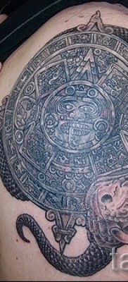 Fotó a maori pajzs tetoválásról mintákkal