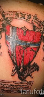 Fotó a pajzs tetoválásról 8