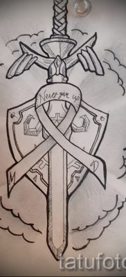 Fotó a hűvös kard és pajzs tetoválásról a pajzs és kard tetoválás történetéről szóló cikkhez