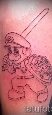 A pajzs és a kard menő tetoválásának ötlete egy cikkhez a karddal készült pajzs tetoválás jelentéséről