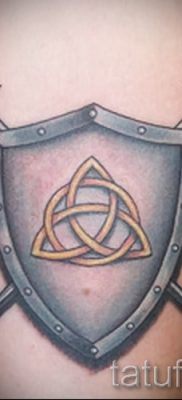 foto-tatu-shhit-i-mech-dlya-stati-pro-znachenie-tatuirovki-mech-i-shhit-059-tatufoto-ru