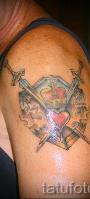 foto-tatu-shhit-i-mech-dlya-stati-pro-znachenie-tatuirovki-mech-i-shhit-050-tatufoto-ru