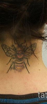Bumblebee TATTOO # 287 - a minta hűvös változata, amelyet sikeresen lehet használni a poszméhek tetoválásához az ujj feldolgozásához és alkalmazásához