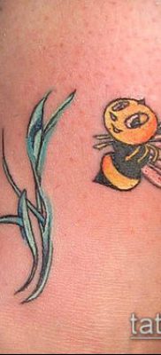 Bumblebee TATTOO # 596 - a minta érdekes változata, amely jól használható a finomításhoz és a poszméh tetoválásához az ujjon