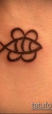 Bumblebee TATTOO # 635 - a kép hűvös változata, amely könnyen használható felülvizsgálatra és tetoválásként poszméh shcherbinka alkalmazására