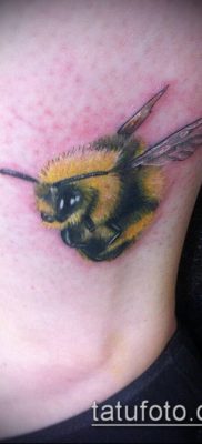 Bumblebee TATTOO # 783 - a kép hűvös változata, amely sikeresen használható egy poszméh chorbinka megváltoztatására és tetoválására