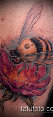 Bumblebee TATTOO № 845 - a minta exkluzív változata, amely sikeresen használható a poszméhek átalakítására és tetoválásra az ujján