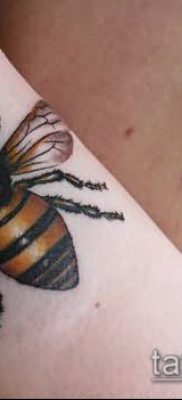 Bumblebee TATTOO No. 345 - a minta egyedülálló változata, amely sikeresen használható feldolgozásra és tetoválásra, mint poszméh az ujjon