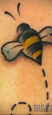 Bumblebee TATTOO №888 - a minta egyedi változata, amely könnyen használható felülvizsgálathoz és alkalmazáshoz, mint egy poszméh tetoválása az ujján