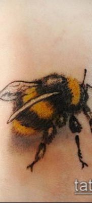 Bumblebee TATTOO No. 22 - a minta egyedi változata, amely sikeresen használható a poszméh shcherbinka véglegesítéséhez és tetováláshoz