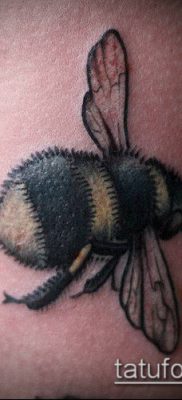 Bumblebee TATTOO # 396 - a minta hűvös változata, amely jól használható a poszméh -tetoválás átalakítására és alkalmazására