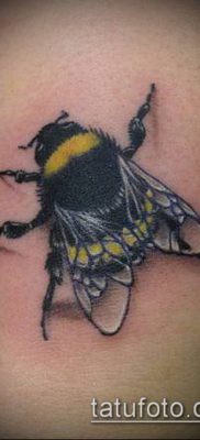 Bumblebee TATTOO # 592 - a kép hűvös változata, amely könnyen használható változtatásra és tetoválásra a poszméhről az ujján