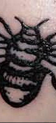 Bumblebee TATTOO No. 854 - a minta érdekes változata, amely könnyen használható egy poszméh átalakítására és tetoválásként történő alkalmazására