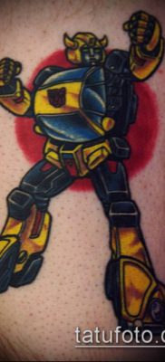 Bumblebee TATTOO No. 739 - a minta érdekes változata, amely jól használható a poszméh tetoválásának megváltoztatására és alkalmazására