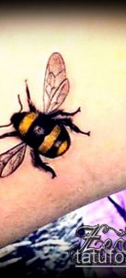 Bumblebee TATTOO № 862 - a minta egyedi változata, amely sikeresen használható felülvizsgálatra és alkalmazásra, mint egy poszméh tetoválása az ujján