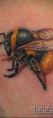 Bumblebee TATTOO №199 - a minta érdekes változata, amely jól használható a poszméh tetoválásának megváltoztatására és alkalmazására