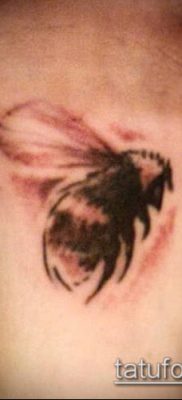 Bumblebee TATTOO No. 607 - a rajz méltó változata, amely sikeresen használható a darázs shcherbinka finomítására és tetoválására