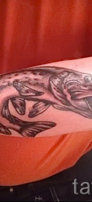 Снимка на татуировка на щука - татуировка на предмишницата на човек
