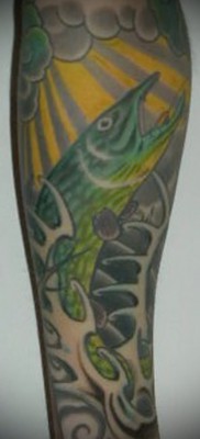Снимка на татуировка на щука - татуировка на долната част на ръката