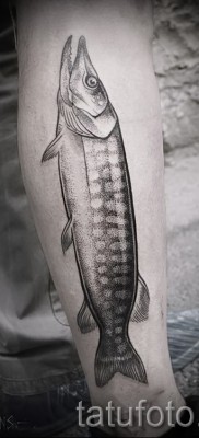 Снимка на татуировка на щука - красива татуировка на крака