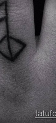 TATTOO SCANDINAVIAN RUNES №258 - en cool version af tegningen, som med succes kan bruges til at forfine og anvende skandinaviske runer som en tatovering for amuletter