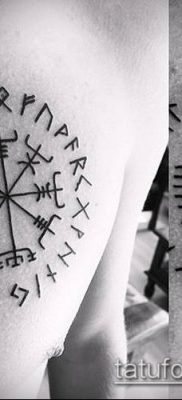 TATTOO SCANDINAVIAN RUNES №444 - en værdig version af tegningen, som let kan bruges til at forfine og anvende som en tatovering Skandinaviske runer træder ind i fremtiden