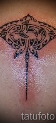 Fényképes példa egy csípős tetoválásról 345345345