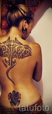 Fényképes példa egy csípős tetoválásra 48