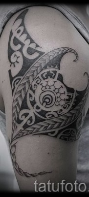 Fényképes példa egy csípős 39 tetoválásra