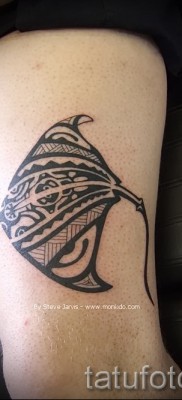 Fényképes példa egy csípős tetoválásra 35