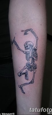 fotó egy csontváz tetoválásról, kelt 2017. 08. 28 -án №017 - tetováló csontváz -