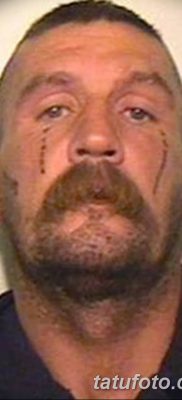 fotó egy könnycsepp tetoválásról az arcon, keltezés 2018.04.16 -án №001 - tetoválás szakadás az arcán -