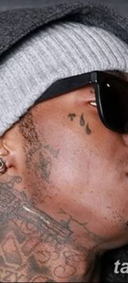 fotó egy könnycsepp tetoválásról az arcon, keltezés 2018.04.16. №047 - tetoválás szakadás az arcán -