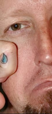 fotó egy könnycsepp tetoválásról az arcon, 2018.04.16. №055 - tetoválás szakadás az arcán -