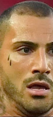 fotó egy könnycsepp tetoválásról az arcon, 2018.04.16. №059 - tetoválás szakadás az arcán -