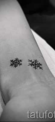 fotó egy hópehely tetoválásról a hópehely tetoválás jelentését bemutató cikkhez - tatufoto.ru - 42