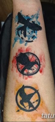 fotó tetoválás Mockingjay 2017. 09. 25 -től №006 - Tetoválás éhezők viadala -