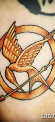 fotó a Mockingjay tetoválásról, 2017. 09. 25 -én, 028. sz. - Tetoválás -éhezők viadala -