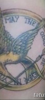 fotó a Mockingjay tetoválásról, 2017. 09. 25 -én, 044 sz. - Tetoválás -éhezők viadala -