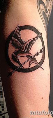 fotó a Mockingjay tetoválásról, 2017. 09. 25 -én, 066. sz. - Tetoválás -éhezők viadala -