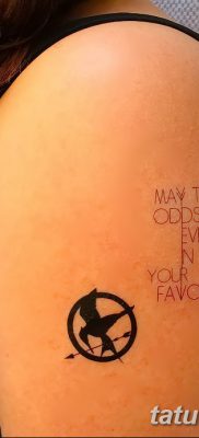 fotó a Mockingjay tetoválásról, 2017. 09. 25 -én, 070. sz. - Tattoo Hunger Games -
