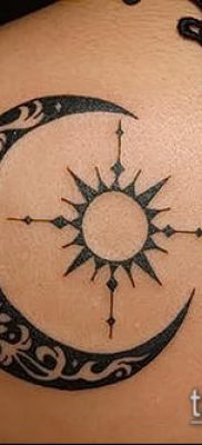 fotó a nap és a hold tetoválásról (jelentése) - egy példa egy érdekes tetoválási tervre - 060