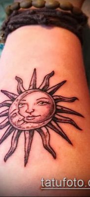 fotó a nap és a hold tetoválásról (jelentése) - egy példa egy érdekes tetoválási tervre - 055
